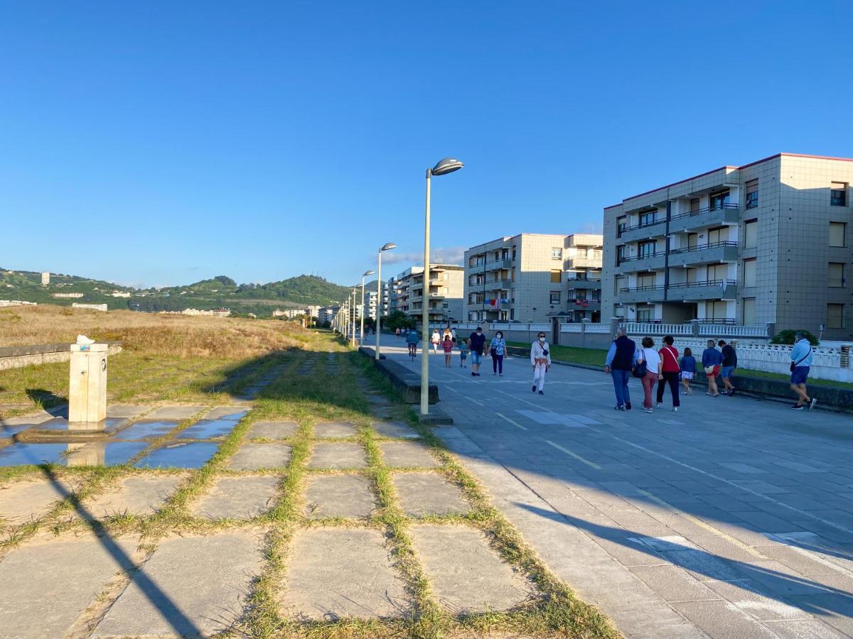 Piso Primera Linea De Playa Ларедо Екстериор снимка