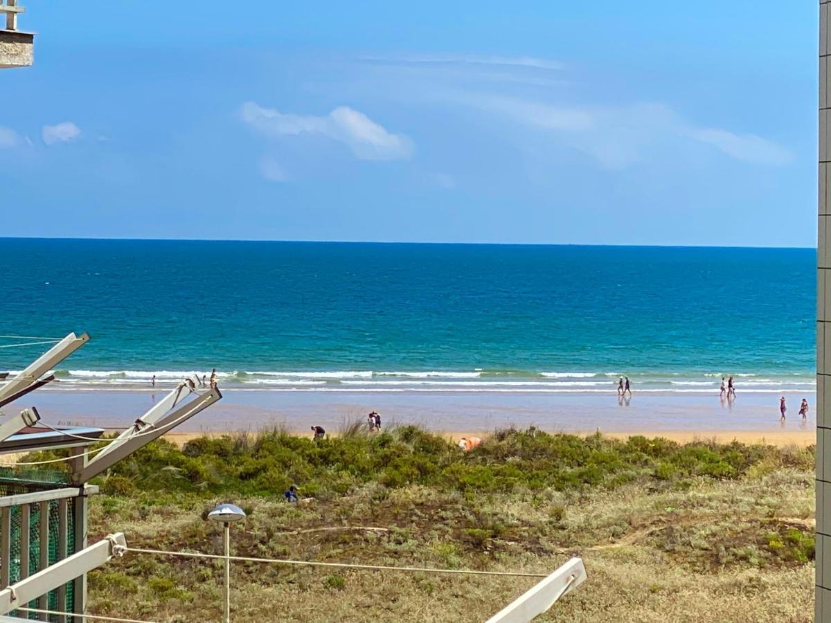 Piso Primera Linea De Playa Ларедо Екстериор снимка