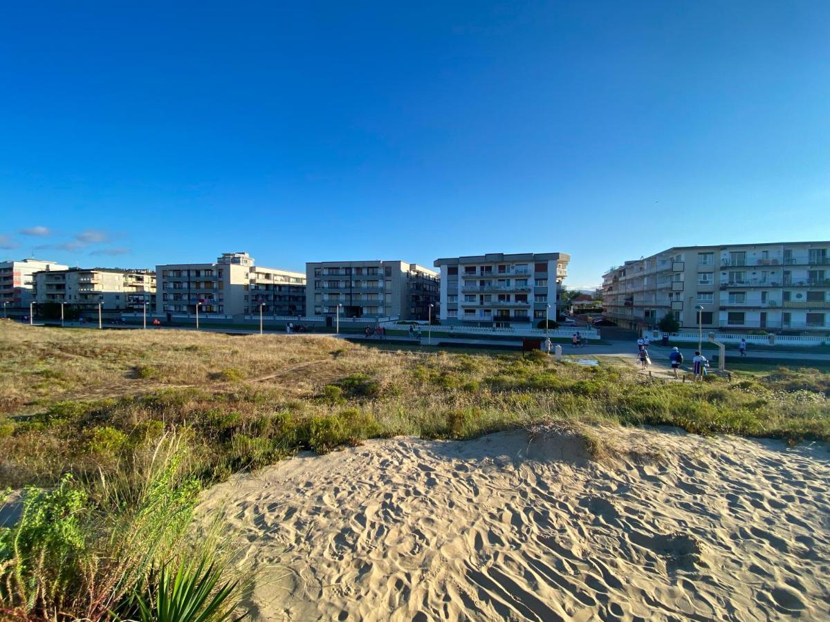 Piso Primera Linea De Playa Ларедо Екстериор снимка